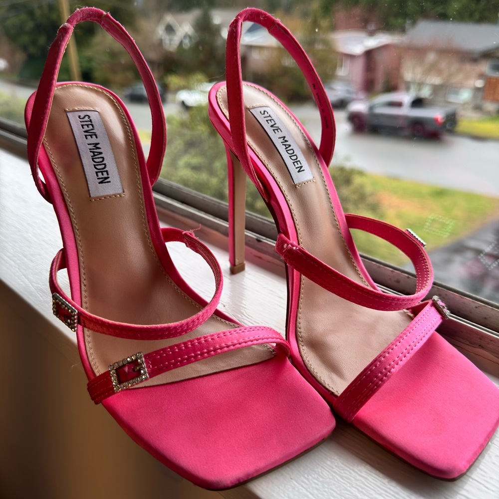 Steve Madden Fuchsia Strappy Heels